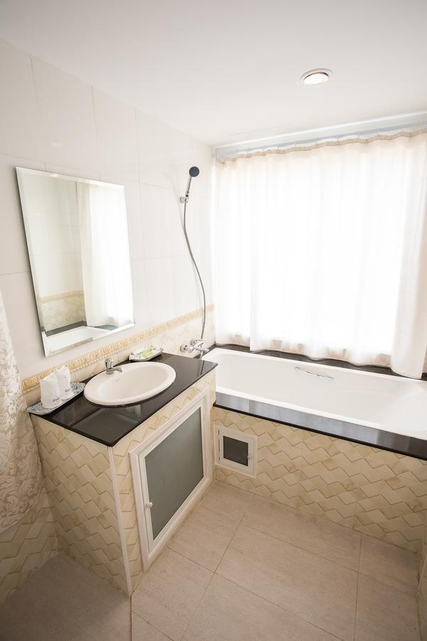 White House Hotel Так Екстериор снимка